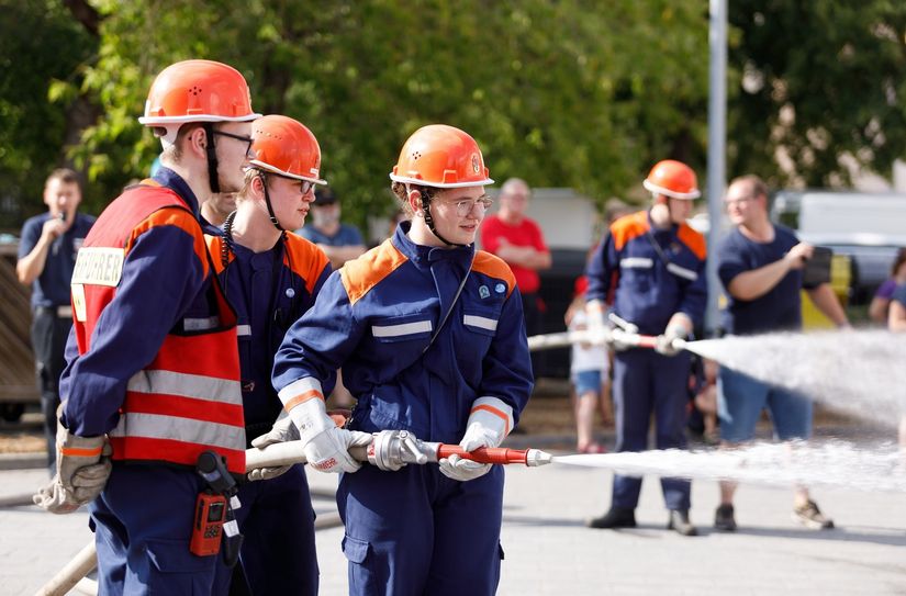 Mit Schauvorführungen war auch die Jugendfeuerwehr an diesem Nachmittag im Einsatz.