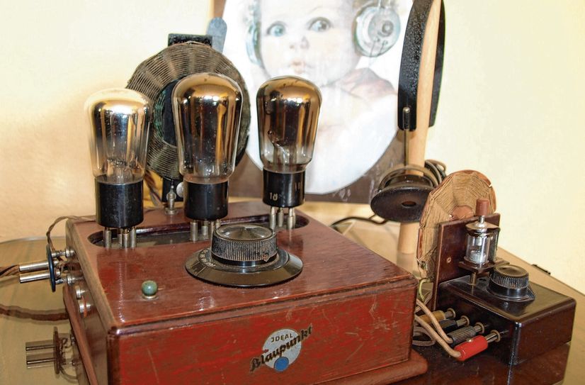 Röhren, Schalter, Kabel und viel Holz - so sah der Beginn des Radios aus.