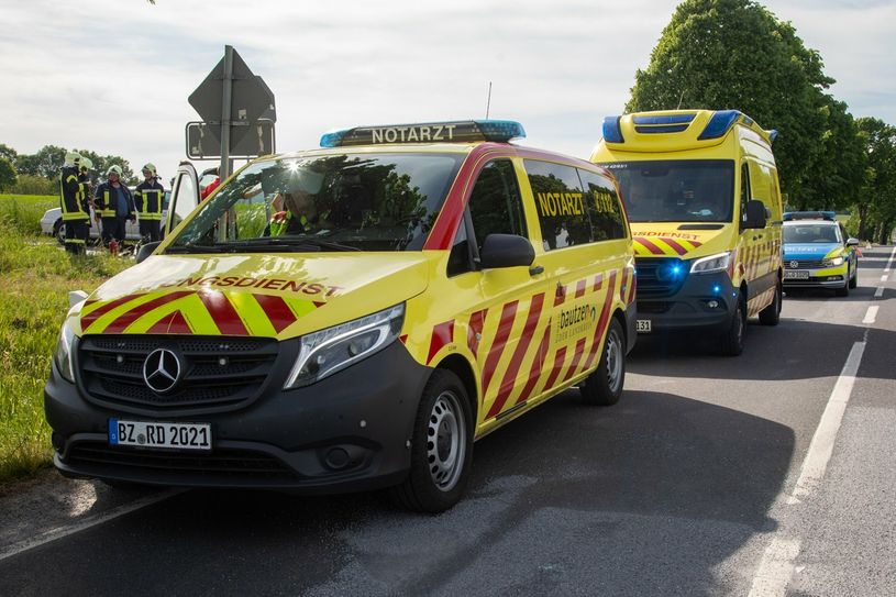 Zahlreiche Einsatzkräfte waren beim Unfall im Einsatz.