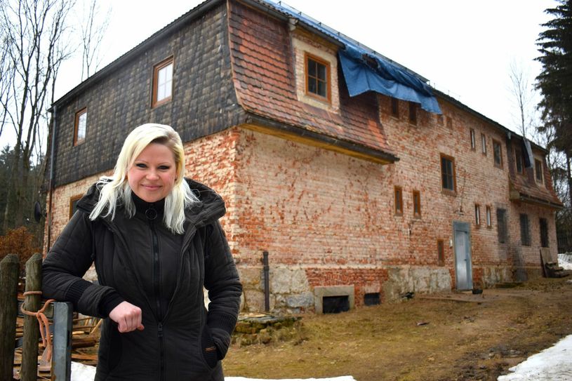 Dana Schmidt aus Sohland möchte dem ehemaligen Zollhaus, welches direkt an der tschechischen Grenze steht, ein neues Leben einhauchen.