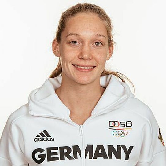 Leonie Kullmann unterstützt die Aktion in Dresden. Foto: DSC