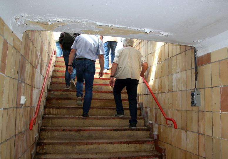 Der Weg durch den alten Spielertunnel. Foto: Farrar