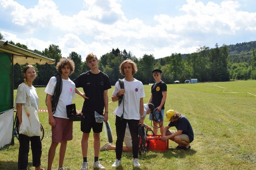 Die Veranstalter und Helfer bereiten das Gelände für das Festival im Georgenbad vor. Foto: Sandro Paufler