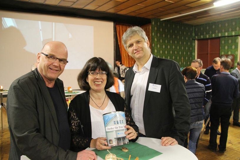 V.l.: Landesbühnen-Intendant Manuel Schöbel, Vereins-Chefin Simone Leonhardi und Architekt Jörg Möser beim Zukunftstag im Königsteiner Kino.   Fotos: Schramm