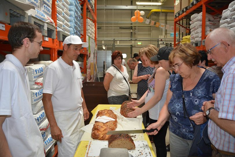 Hier konnten Besucher das Gewicht einer Scheibe Brot schätzen.