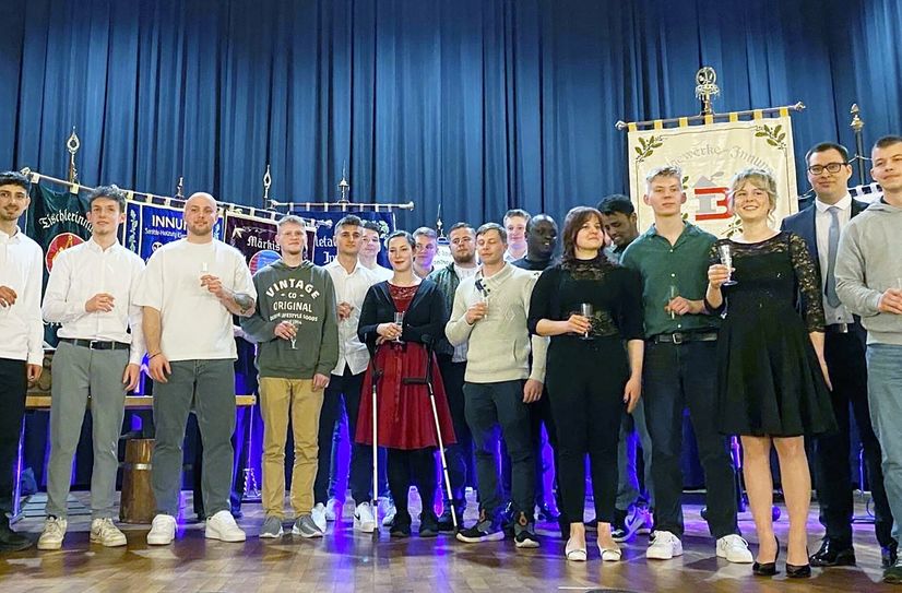 Die Kreishandwerkerschaft Dahme-Spreewald hat am Montagabend in Wildau 20 Gesellen frei gesprochen. Sie kommen aus den Berufen Elektroniker (9), Sanitär-, Heizungs- und Klimatechnik (4), Metallbauer (3), Friseure (2), Maurer (1) und Maler (1)
