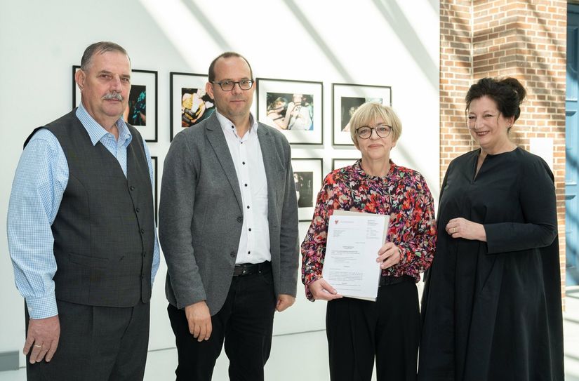 Matthias Günther (Technischer Direktor des Staatstheater Cottbus), Tobias Dünow (Kulturstaatssekretär, MWFK des Landes Brandenburg), Iris Dönicke (Vorstandsvorsitzende der Brandenburgischen Kulturstiftung Cottbus-Frankfurt/Oder und Kaufmännische Geschäftsführerin des Staatstheater Cottbus), Ulrike Kremeier (Vorstandsmitglied der Brandenburgischen Kulturstiftung Cottbus-Frankfurt/Oder und Direktorin des Brandenburgischen Landesmuseums für moderne Kunst)