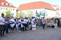 Demonstration auf dem Großenhainer Markt gegen neue Winkraftanlagen in der Region.
