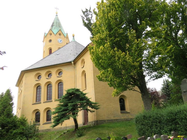 Die 1840 im byzantinisch-historisierenden Stil erbaute Kirche in Lichtenberg ist ein bedeutendes und weithin sichtbares Kleinod der Westlausitz.