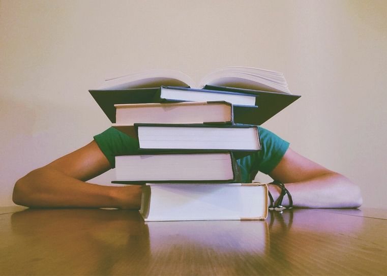 Wie weiter nach dem Abitur? Diese Frage beantwortet die UniBörse. Foto: pexels