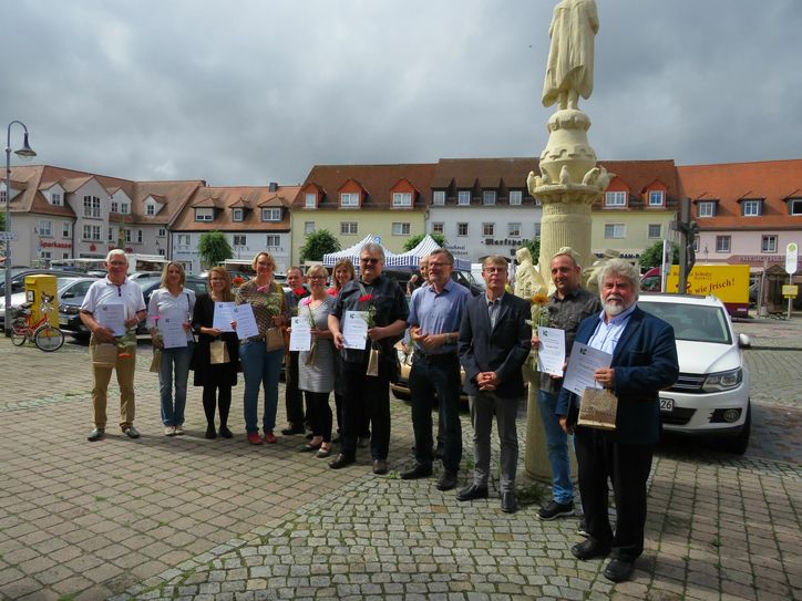 Am Freitag vergangener Woche fand die Prämierung an der Krabat-Stele statt. Der Ort, an dem die Siegeridee von Hans-Jürgen Schröter und Jörg Tausch mit Leben erfüllt werden soll. Foto: Silke Richter