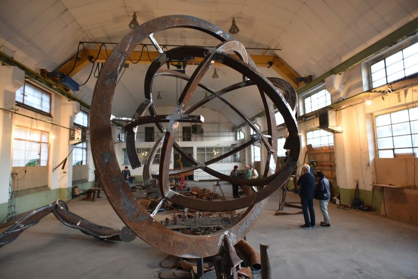 Im Rittergut Gröba kann man am Samstag Stahlkunst erleben. Foto: Thilo Neubacher