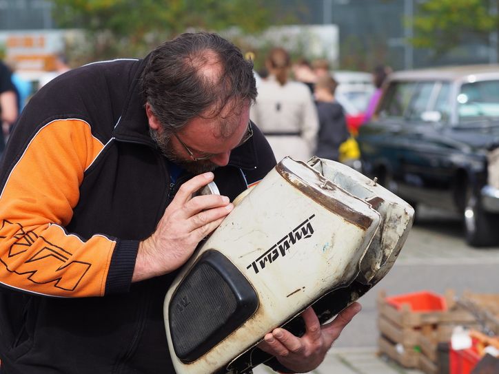 Am Sonntag findet im Alberthafen Dresden der Oldtimer-Teilemarkt statt. Foto: Szymkowiak