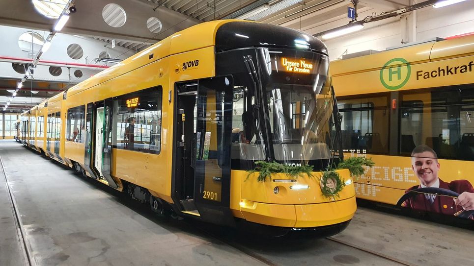 Geschmückt für die ersten Tour. Fotos: DVB AG