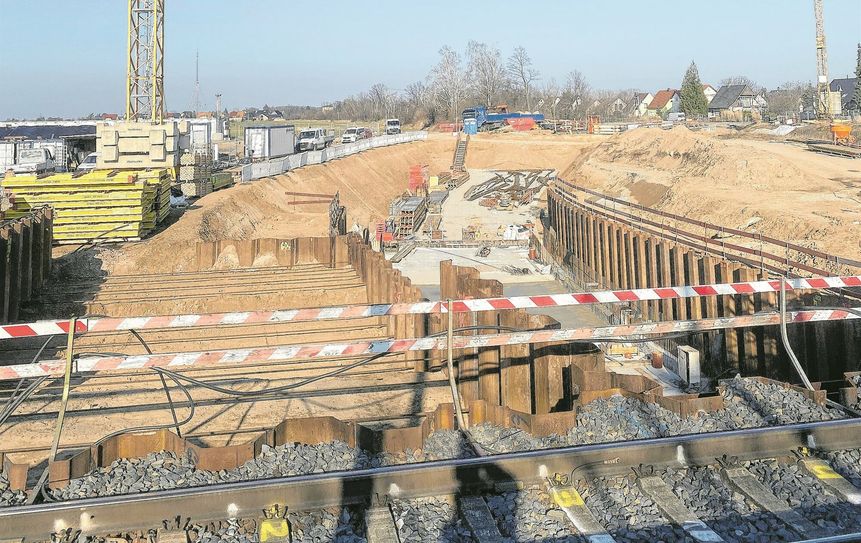 Baustelle am Bahnübergang in Glaubitz.