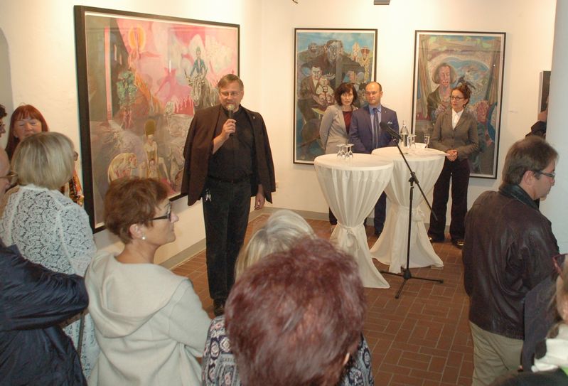 Durch die Vernissage und die Gesprächsrunde führte in der Galerie Brüderstraße 9 der Görlitzer Bau- und Kulturbürgermeister Dr. Michael Wieler. Foto: Stadtverwaltung Görlitz