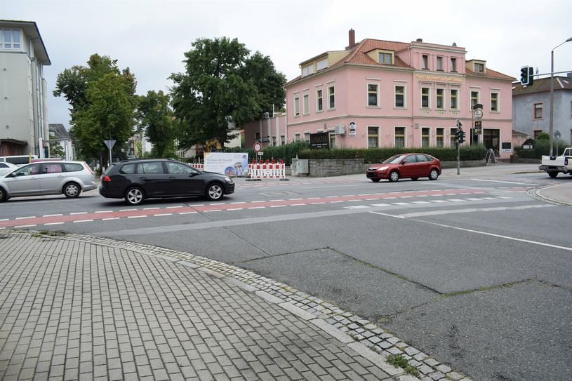 Der Kreuzungsbereich Löbauer Straße/Paulistraße wird demnächst grundhaft ausgebaut. Verkehrsteilnehmer müssen sich stadtauswärts auf Umleitungsstrecken einstellen.