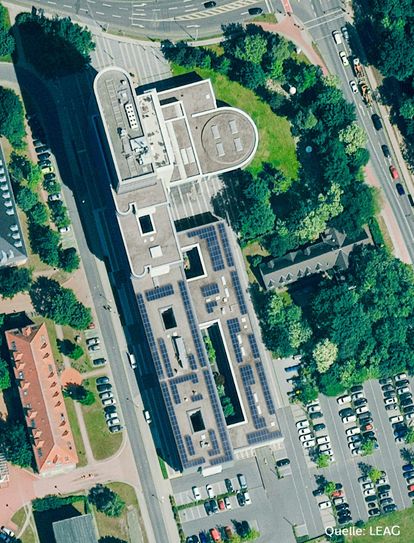 Auf dem Dach des LEAG Haupsitzes wird eine Photovoltaikanlage installiert. Quelle: LEAG