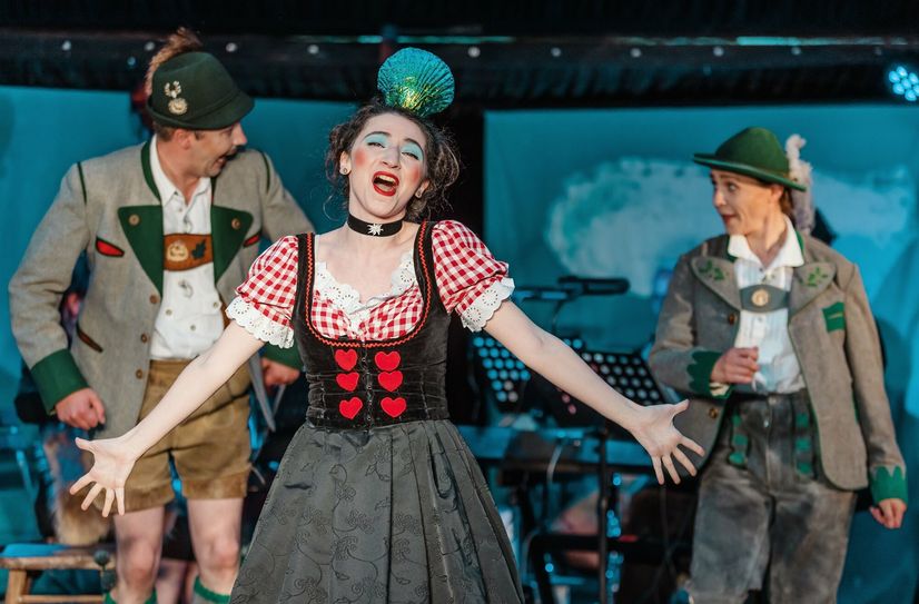 Die Serkowitzer Volksoper gastiert mit dem Stück »Dafne auf Naxos« am 
3. und 5. Februar im Neuen Schloss.  Foto: Robert Jentzsch