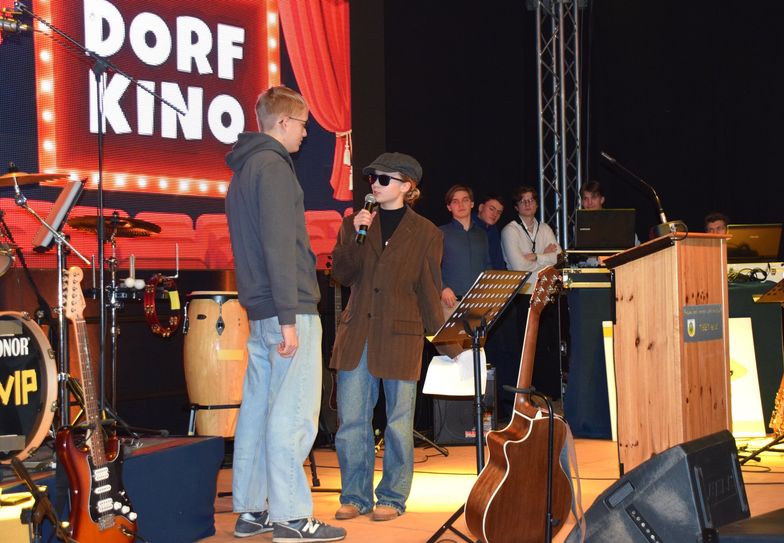 Beim Neujahrsempfang der Gemeinde Markersdorf stellten Kinder und Jugendliche das Dorfkino-Projekt mit einem Theaterstück vor.