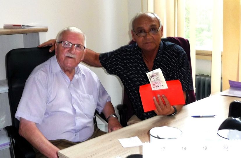 Klaus Fiedler (li.) und Miroslav Grajcar beraten letzte Details im neuen Büroraum.