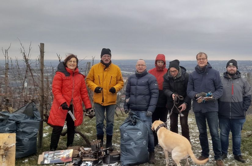 v. l. n. r.: Bianca Erdmann-Reusch, Dr. Ulrich Reusch, Dr. Sven Eppinger, Sebastian Rascher v. Carlsburg mit Sohn und Hund, Karsten Strobach und Maximilian Speidel