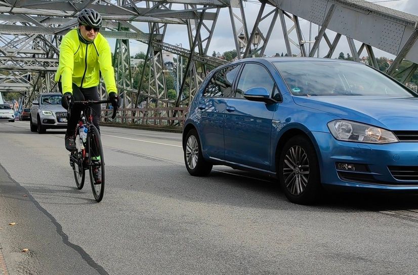 Während Radfahrer von mehr Sicherheit profitierten, mussten Autofahrer mit deutlichen Zeitverzögerungen rechnen.