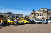 Autokorso und Fanmarsch: Treff auf dem Theaterplatz zum gemeinsamen Foto.
