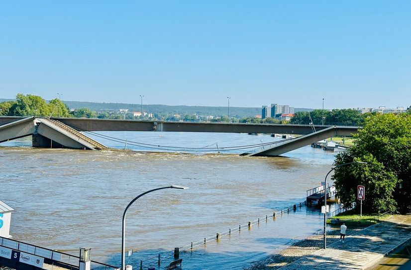 Eine schöne Winterbaustelle sieht anders aus. Fakt ist, auch wenn Experten mit 11 Wochen reiner Arbeitszeit rechnen - der Abbruch von Zug C und das Bergen der Teile aus der Elbe wird Monate dauern - denn zunächst müssen die Pegelstände für Wochen verlässlich sinken.