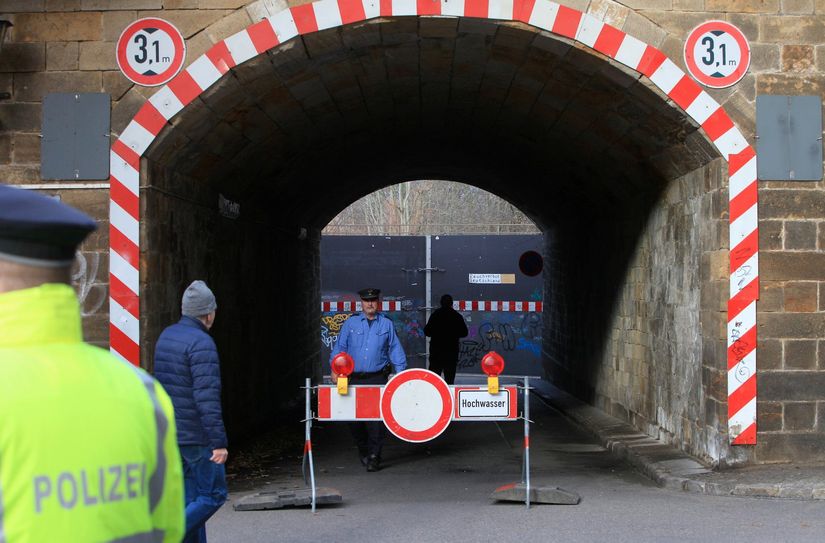 Schotten dicht - das Tor soll die Pirnaer Altstadt im Hochwasserfall schützen.