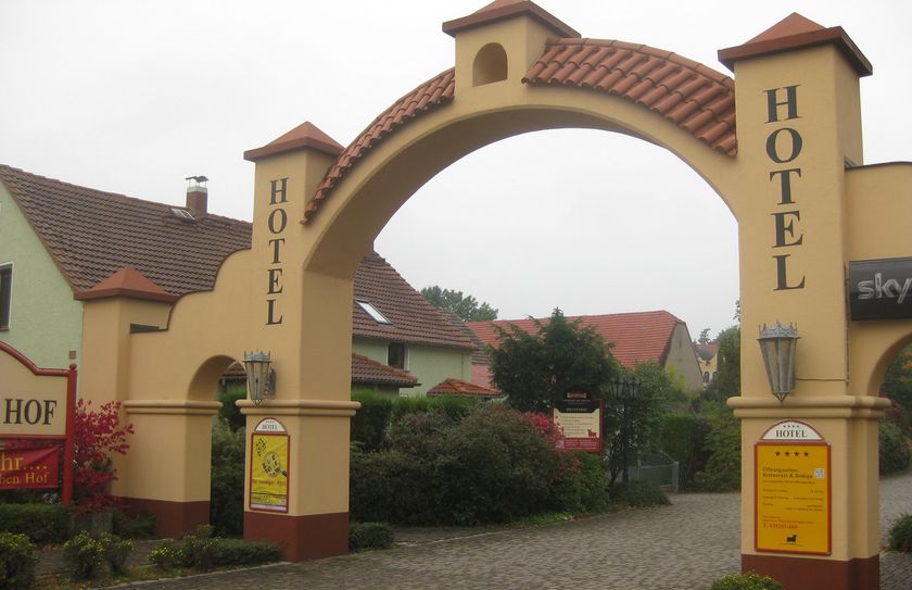 Eingangsportal zum Gelände Spanischer Hof in Gröditz