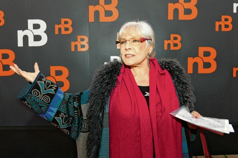 Eine der umringtesten Geburtstagsgäste: Annekatrin Bürger. „Euer Theater möge verschont bleiben von Rostocker Kulturpolitik, der  auch der ehemalige Senftenberger Intendant Sewan Latchinian zum Opfer gefallen ist“, mahnte die beliebte Schauspielerin.