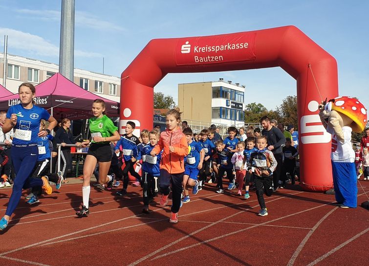 Zahlreiche Sportlerinnen und Sportler waren engagiert genug, um 2000 Euro zu erlaufen - für die Organisatoren ein voller Erfolg. Foto: Stadt Bischofswerda