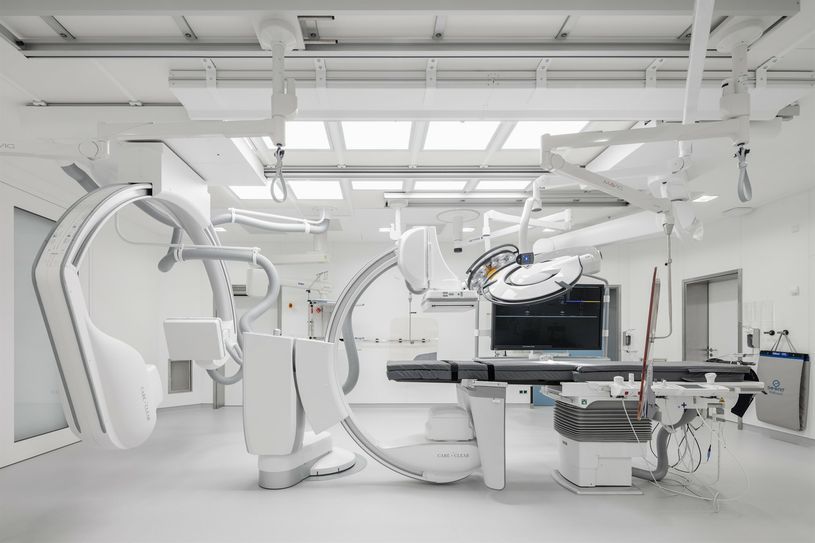 Im Hybrid-System werden hochkomplexe Eingriffe bei Patienten mit Vorhofflimmern oder lebensbedrohlichen Herzrhythmusstörungen durchgeführt.