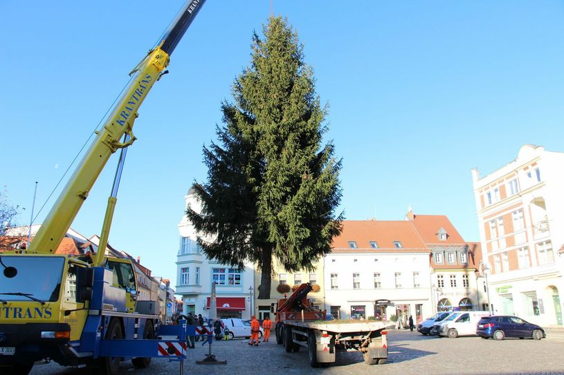 ...schwebt am 28. November über den Marktplatz der Kreisstadt...