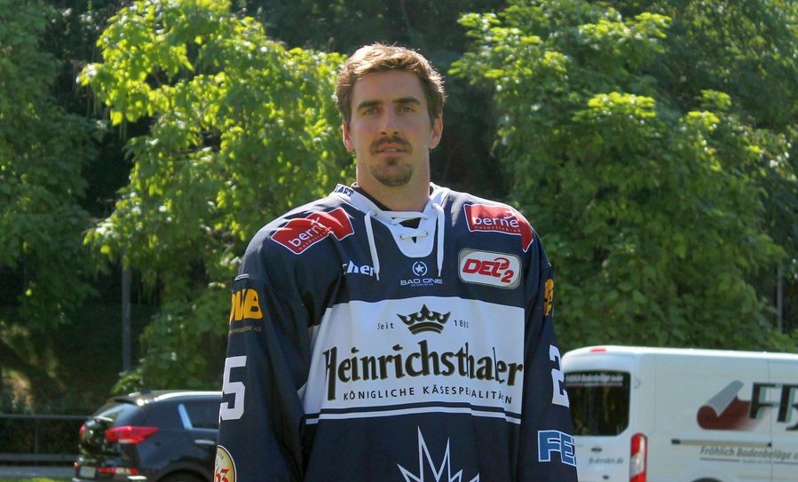 Petr Macholda läuft weiter für die Blau-Weißen auf.