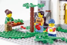 Jana Brickmeier will Blumen, Gemüse und Obst in ihrem Garten, Peter dagegen hätte lieber einen pflegeleichten Garten mit viel Grün: Nun heißt es planen. Foto: Schramm