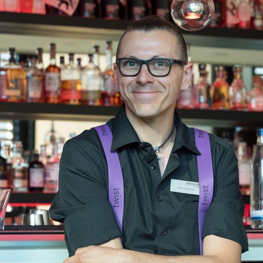 Renè Förster mixt schon mal Rote Beete oder Sellerie ins Cocktailglas.