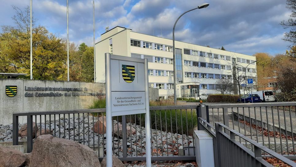 Derzeit arbeitet die Landesuntersuchungsanstalt noch am Standort in Dresden. Spätestens 2026 soll der Umzug nach Bischofswerda vollzogen sein und der ländliche Raum eine Landesbehörde mehr beheimaten. Foto: Carola Pönisch