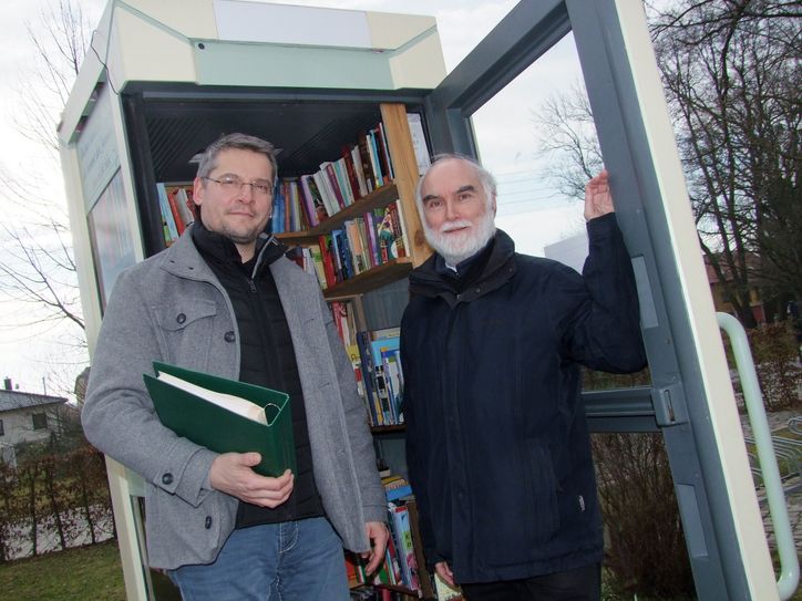 Daniel Skupin (r.), Vereinschef von »Arnsdorf hilft«, und Bernd Wolters, der zum sechsköpfigen Organisationsteam des künftigen Arnsdorfer Reparatur-Cafés gehört.