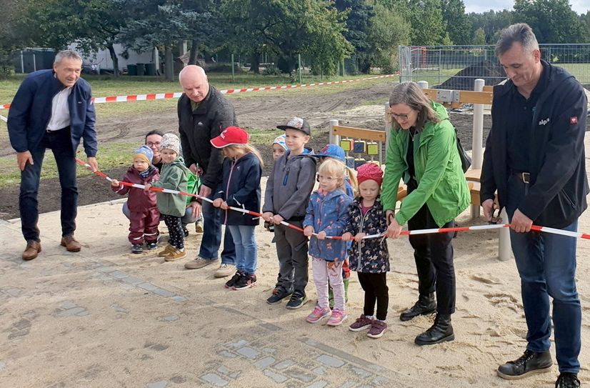 Der neue Spielplatz wurde feierlich eröffnet.