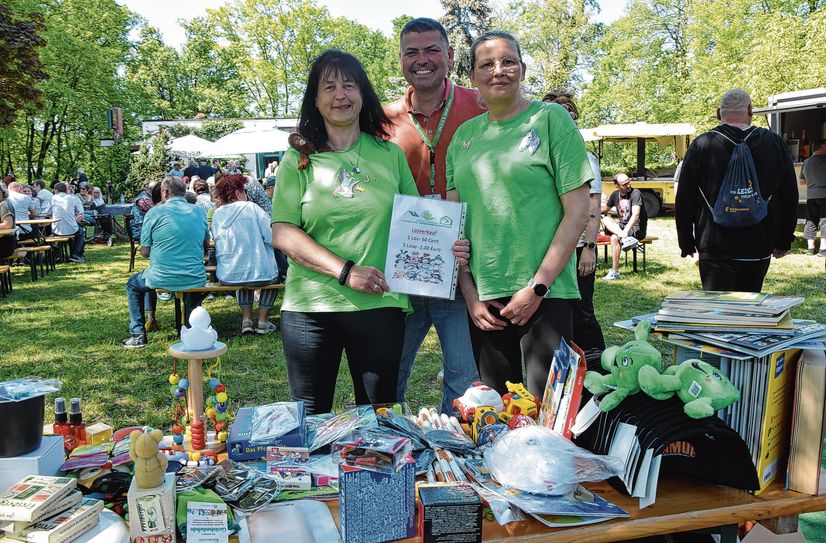 Jacqueline Schubert und das Ehepaar Höhne organisieren Freizeitveranstaltungen für Kinder und Familien.