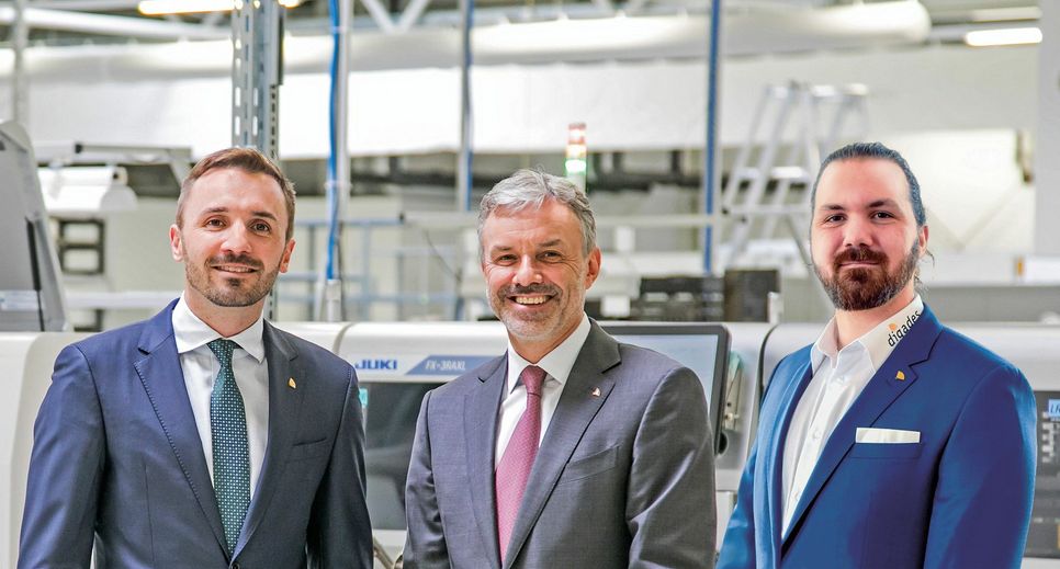 Sascha Berger (links) und Tim Berger (rechts) haben die Gechäftsführung bei Digades von Lutz Berger übernommen. Foto: Digades GmbH