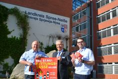 V.l.: Kreisbrandmeister des Spree-Neiße-Kreises Stefan Grothe, Landrat Harald Altekrüger und Vorstandsvorsitzender des Kreisfeuerwehrverbandes Spree-Neiße e.V. Robert Buder