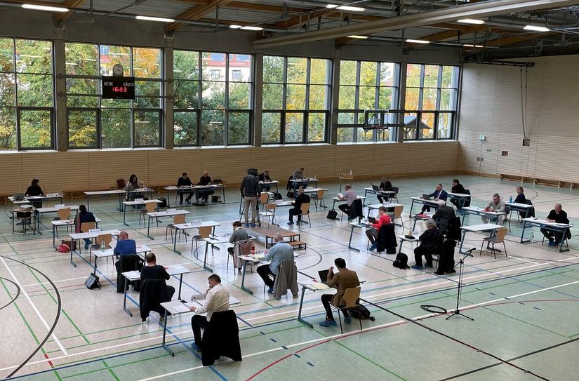 Der Stadtrat hatte in seiner Sitzung am 10. Oktober darüber zu entscheiden, ob er das Bürgerbegehren "Pro Stadtwerke - fairer Wettbewerb zugunsten unserer Bürger" zulässig ist. Am Ende stimmten neun Stadträte dagegen.