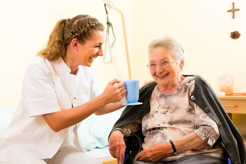 Der Beruf der Pflegerin bzw. des Pflegers rückt mehr denn je in den Fokus der Gesellschaft. Für viele Beschäftigte ist er Berufung, nicht nur Beruf. Foto: Kzenon/ fotolia.com