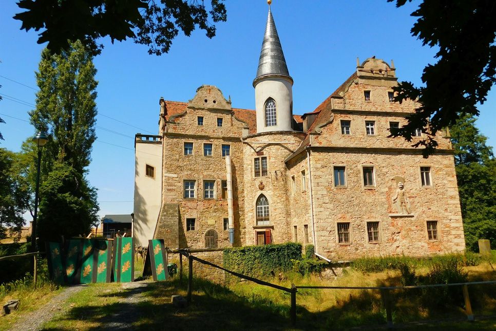 Die Sanierungen am Wasserschloss Oberau sollen weitergehen. Für die nächsten Abschnitte werden weitere Spenden eingeworben.