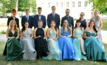 Klasse B: 
Hintere Reihe: v.l. Hanka Susann Theuring, Dennis Rein, Valentino Busch, Jonas Krausch, Tim Renner, Julia Ockert, Tutorin: Heide Haase
Vordere Reihe: v.l. Maja Teige, Selina Scharnagel, Lina Zschächner, Melina Gogolin, Jasmin Quasnitschka, Luise Hirsch, Leticia Klaue