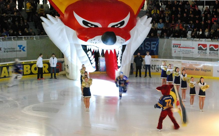 Am Sonntag um 17 Uhr endet die eishockeyfreie Zeit in Weißwasser. Dann empfängt das Team von Trainer Dirk Rohrbach die Bietigheim Steelers. Foto: Keil