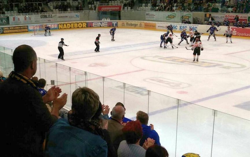 Im Spiel gegen Kaufbeuren gelang den Füchsen am Freitag der erste Heimsieg der Saison. Foto: Hache